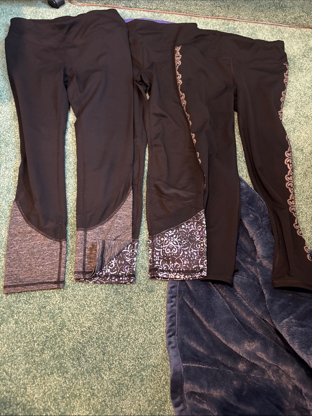Gaiam Women XS Leggings Bundle 3 Pack Black Print Activewear Capri Leggings